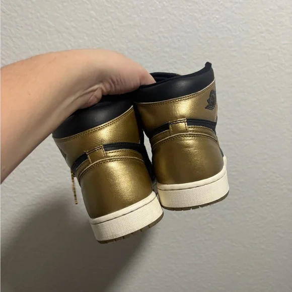 Jordan retro 1 high black and gold - Picture 8 of 9